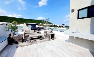 CASA EN VENTA EN NUEVO REFUGIO, Querétaro, con roof garden y cuarto de servicio