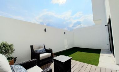 CASA EN VENTA EN NUEVO REFUGIO, Querétaro, con roof garden y cuarto de servicio