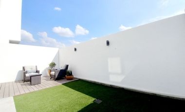 CASA EN VENTA EN NUEVO REFUGIO, Querétaro, con roof garden y cuarto de servicio