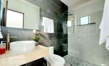 CASA EN VENTA EN NUEVO REFUGIO, Querétaro, con roof garden y cuarto de servicio