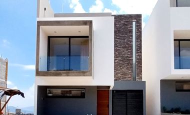CASA EN VENTA EN ZIBATÁ, con vistas espectaculares