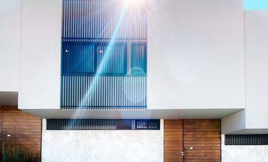 CASA EN RENTA EN ZIBATÁ. QRO. De 3 recámaras, con opción a 4