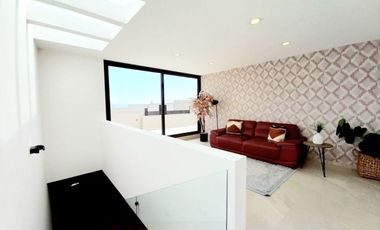 CASA EN RENTA EN ZIBATÁ. QRO. De 3 recámaras, con opción a 4