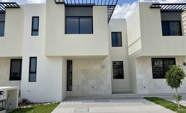 CASA EN VENTA EN ZIBATÁ, con opción a recámara en planta baja