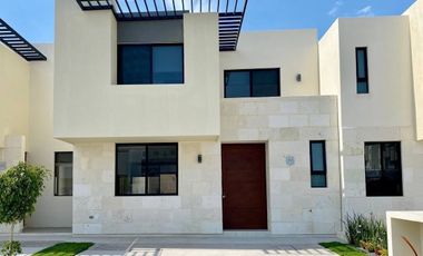 CASA EN VENTA EN ZIBATÁ, cocina separada, terraza y jardín