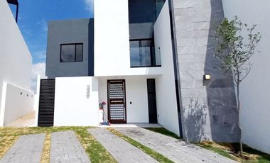 CASA EN VENTA EN ZIBATÁ, Querétaro, con opción a recámara en planta baja