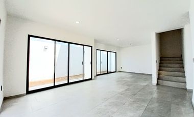 CASA EN VENTA EN ZIBATÁ, Querétaro, con opción a recámara en planta baja