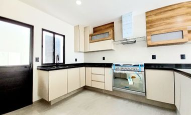 CASA EN VENTA EN ZIBATÁ, Querétaro, con opción a recámara en planta baja