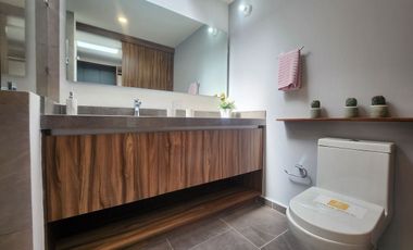 Casa en venta, 3 niveles estilo Townhouse,Jurica