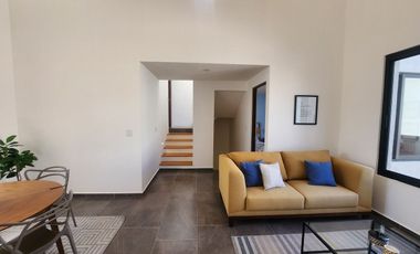 Casa en venta, 3 niveles estilo Townhouse,Jurica