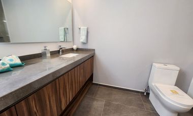 Casa en venta, 3 niveles estilo Townhouse,Jurica