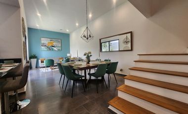 Casa en venta, 3 niveles estilo Townhouse,Jurica