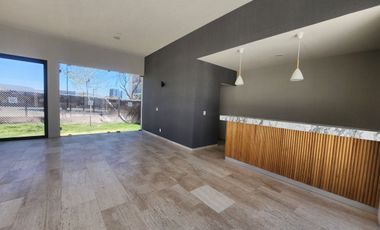 Casa en venta, 3 niveles estilo Townhouse,Jurica