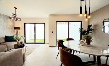 CASA EN VENTA EN ZIBATÁ, Querétaro, con opción a cuarta recámara en planta baja