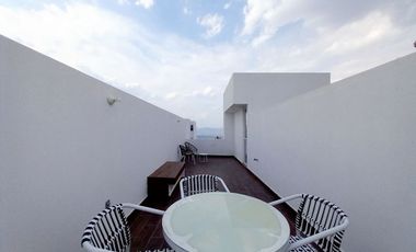 CASA EN VENTA EN ZIBATÁ, Querétaro, con roof garden y jardín