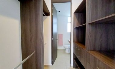 CASA EN VENTA EN ZIBATÁ, Querétaro, con roof garden y jardín