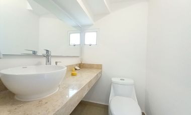 CASA EN VENTA EN ZIBATÁ, Querétaro, con roof garden y jardín