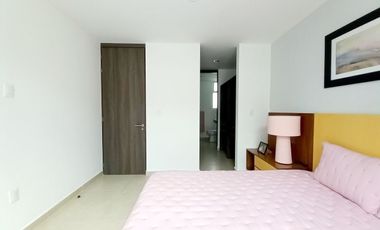 CASA EN VENTA EN ZIBATÁ, Querétaro, con roof garden y jardín