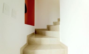 CASA EN VENTA EN ZIBATÁ, Querétaro, con roof garden y jardín