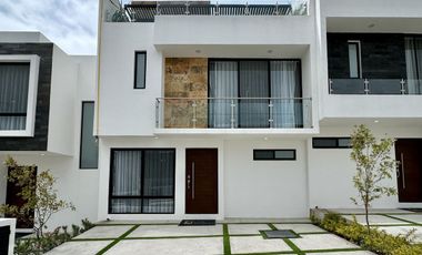 CASA EN VENTA EN ZIBATÁ, CUATRO RECÁMARAS Y ROOF GARDEN, QUERÉTARO