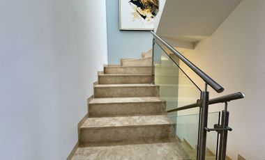 CASA EN VENTA EN ZIBATÁ, CUATRO RECÁMARAS Y ROOF GARDEN, QUERÉTARO