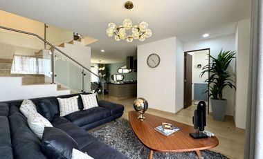 CASA EN VENTA EN ZIBATÁ, CUATRO RECÁMARAS Y ROOF GARDEN, QUERÉTARO