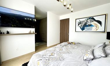 CASA EN VENTA EN ZIBATÁ, CUATRO RECÁMARAS Y ROOF GARDEN, QUERÉTARO