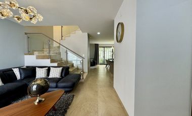 CASA EN VENTA EN ZIBATÁ, CUATRO RECÁMARAS Y ROOF GARDEN, QUERÉTARO