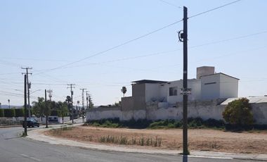 Terreno en RENTA con uso de suelo comercial en Fracc Pirámides, Corregidora, Qro