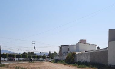Terreno en RENTA con uso de suelo comercial en Fracc Pirámides, Corregidora, Qro
