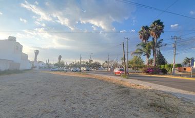 Terreno en RENTA con uso de suelo comercial en Fracc Pirámides, Corregidora, Qro
