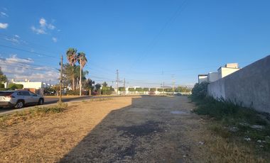 Terreno en RENTA con uso de suelo comercial en Fracc Pirámides, Corregidora, Qro