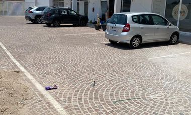 Plaza Comercial en Venta/renta Libramiento Sur Poniente cerca Real de Juriquilla