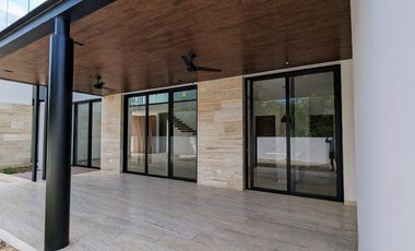 Estrena Casa en Venta en Kutz, Country Club  Merida