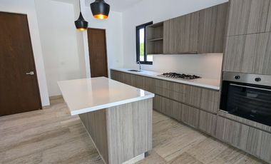 Estrena Casa en Venta en Kutz, Country Club  Merida