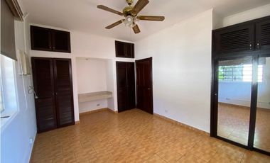 HOWARD / 896 M2 / 3 HABITAC / TERRAZA / CASA HUESPED / CASA CUIDADOR