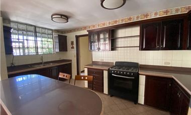 HOWARD / 896 M2 / 3 HABITAC / TERRAZA / CASA HUESPED / CASA CUIDADOR