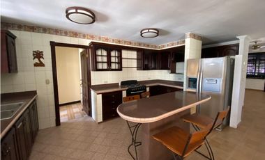 HOWARD / 896 M2 / 3 HABITAC / TERRAZA / CASA HUESPED / CASA CUIDADOR