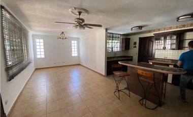 HOWARD / 896 M2 / 3 HABITAC / TERRAZA / CASA HUESPED / CASA CUIDADOR