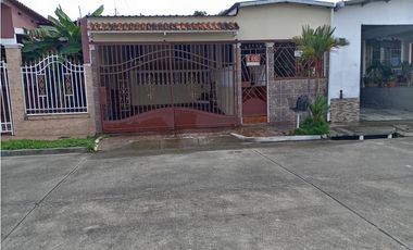 TOCUMEN / PUNTA DEL ESTE / 208M / 4 HABITACON + 1 BAÑOS /  DEPOSITO