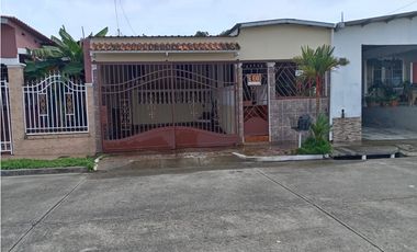 TOCUMEN / PUNTA DEL ESTE / 208M / 4 HABITACON + 1 BAÑOS /  DEPOSITO