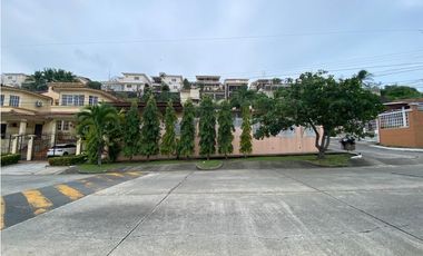 ALTOS DE PANAMA / 215M / 3 HABITACION / ESQUINA  / DEN / TERRAZA