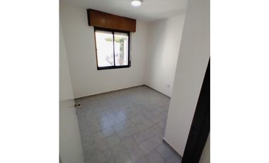 AMPLIO DPTO 4 DORM + BALCON  + 2 BAÑOS - Bº LAS PALMAS
