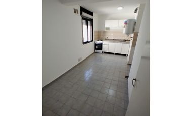 AMPLIO DPTO 4 DORM + BALCON  + 2 BAÑOS - Bº LAS PALMAS