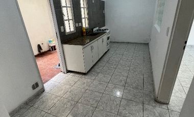 Departamento Tipo Casa en alquiler en Lanus Oeste