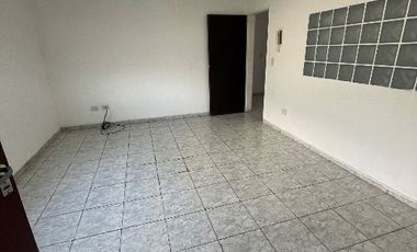 Departamento Tipo Casa en alquiler en Lanus Oeste