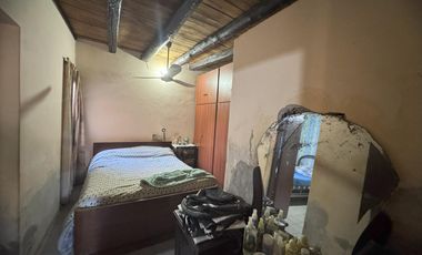 Oportunidad, Venta de casa con departamento y salón comercial