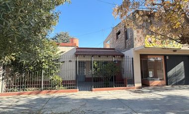 Oportunidad, Venta de casa con departamento y salón comercial
