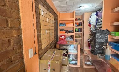 Oportunidad, Venta de casa con departamento y salón comercial