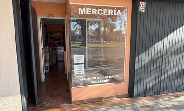 Oportunidad, Venta de casa con departamento y salón comercial